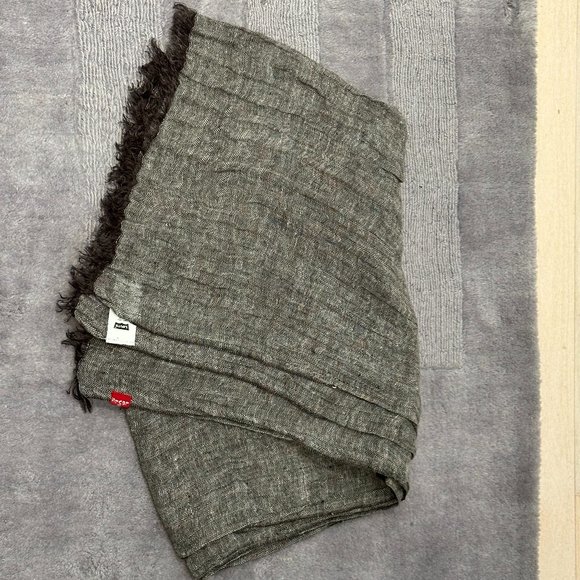 BRAND NEW Levi's Scarf - Picture 1 of 1
